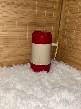 Vintage Thermos tan red model 6202 one pint